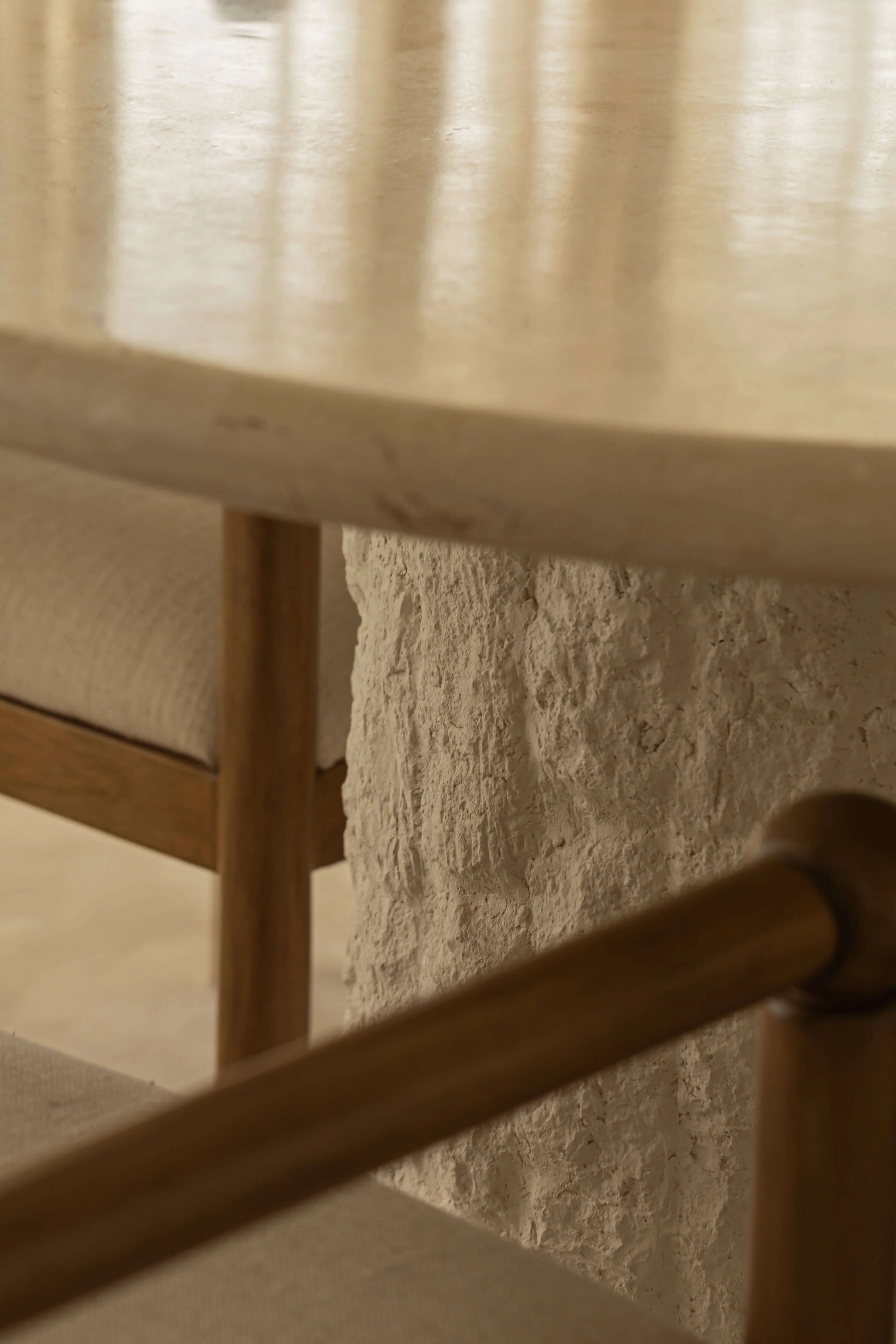 Isla Oval Dining Table - Image 12