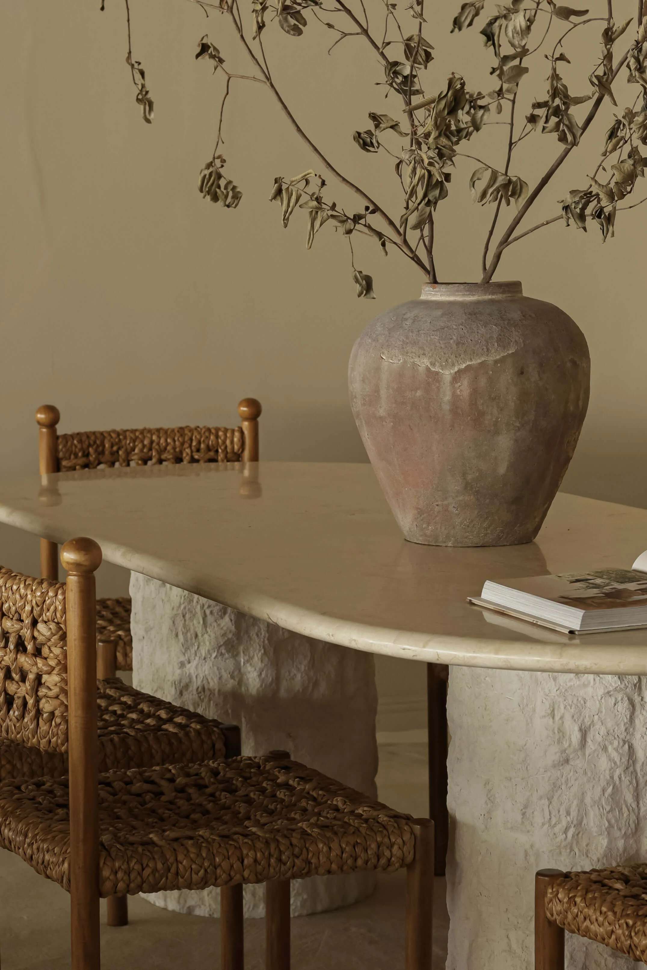 Isla Oval Dining Table - Image 13